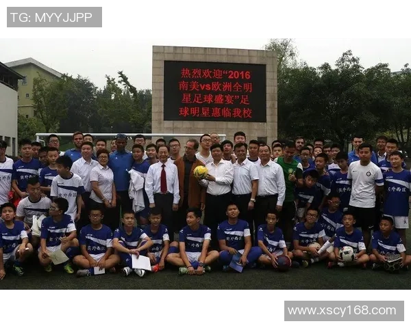 乔治与足球明星亲密合影展现友谊与激情的瞬间